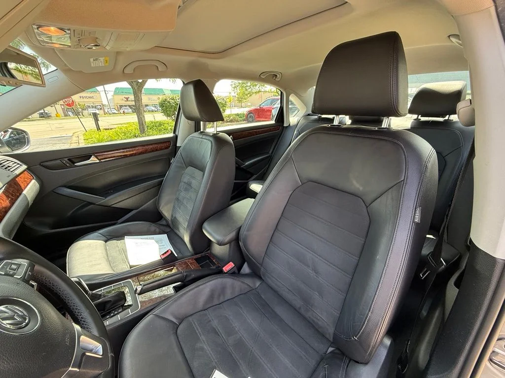 Used 2012 Gray Volkswagen V6 SEL Premium image 23