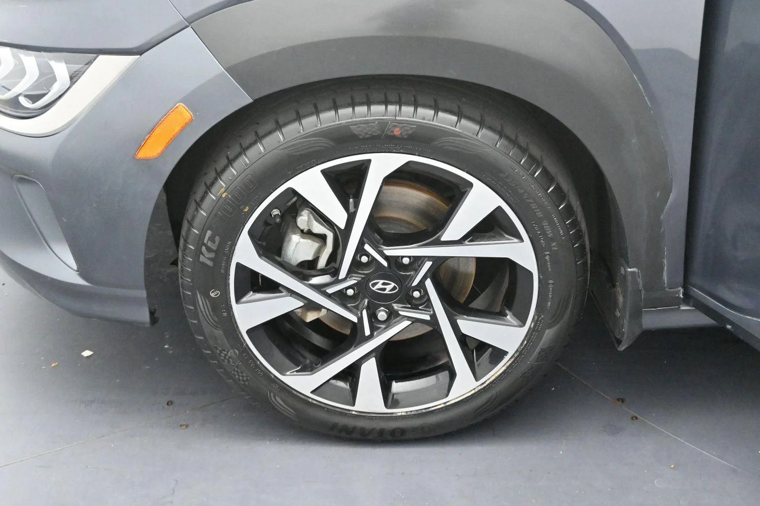 Used 2022 Thunder Gray Hyundai Limited image 30
