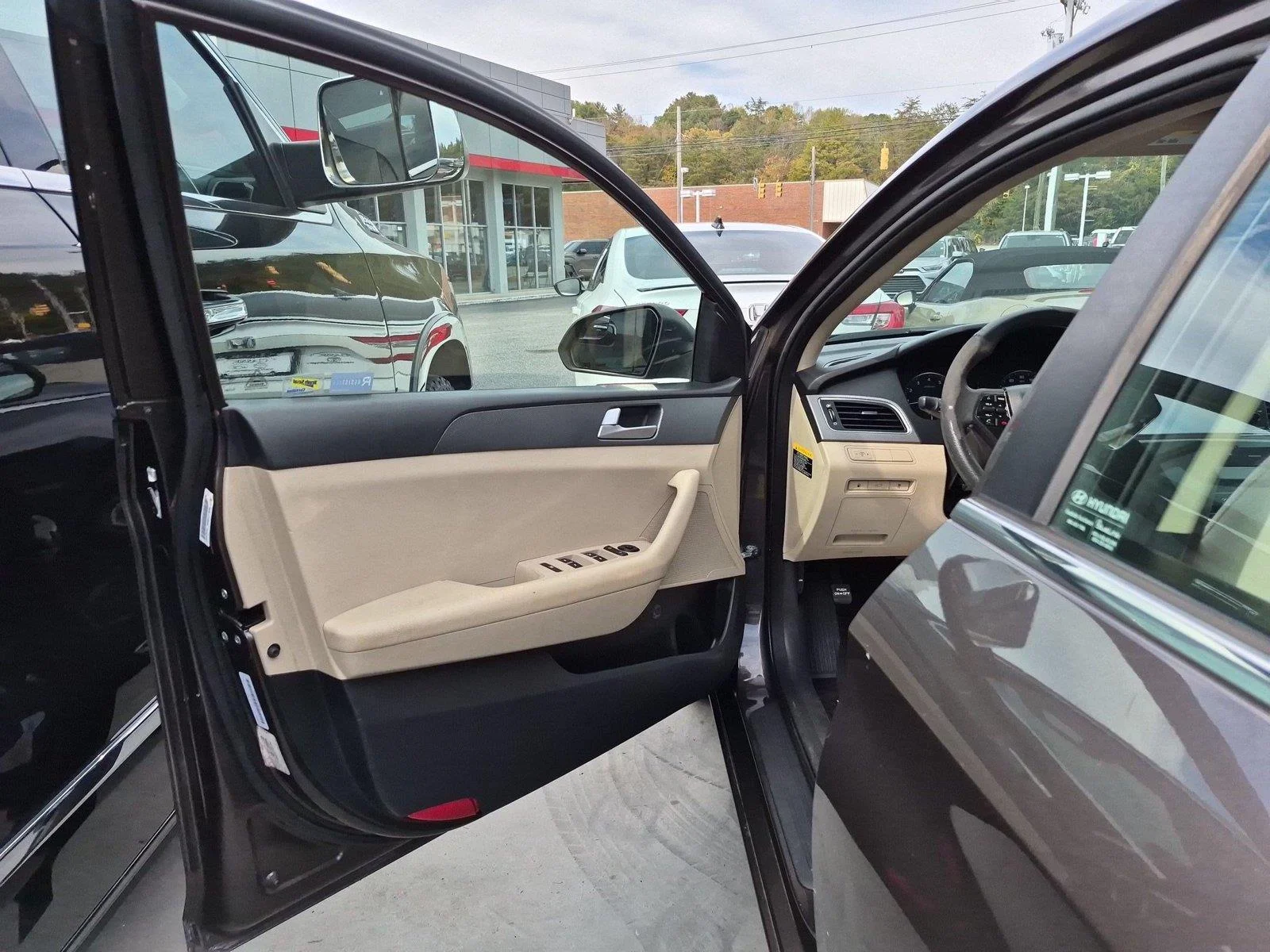 Used 2015 Dark Truffle Hyundai 2.4L SE image 12