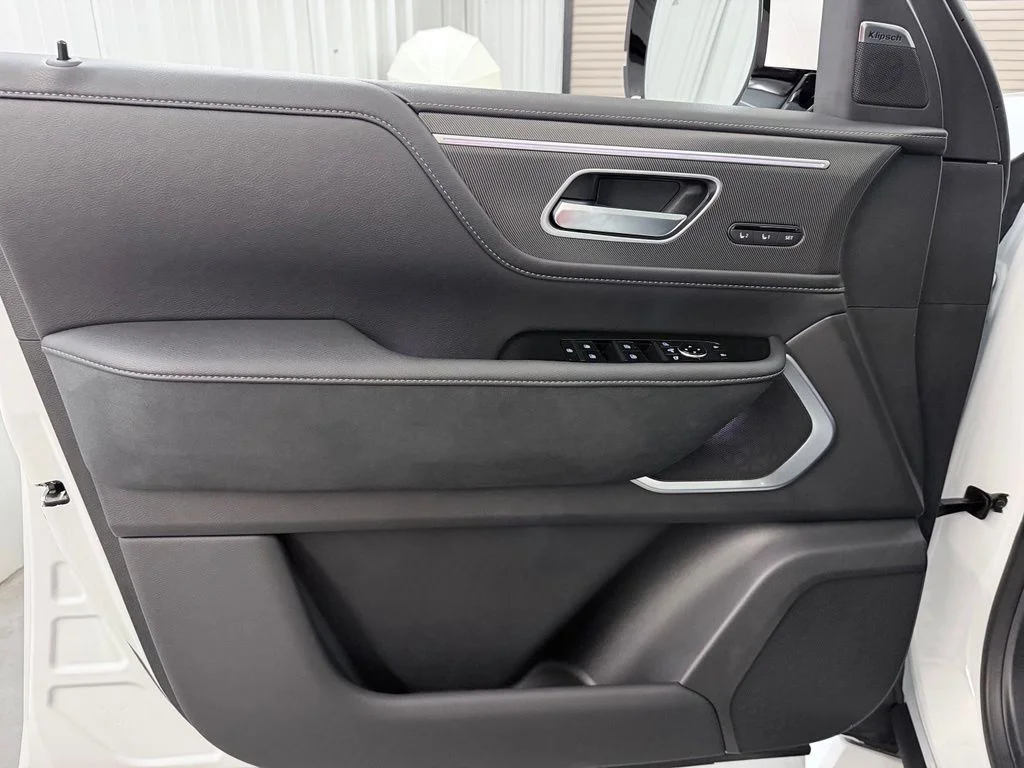 New 2027 RADIANT WHITE INFINITI Luxe 4WD image 13