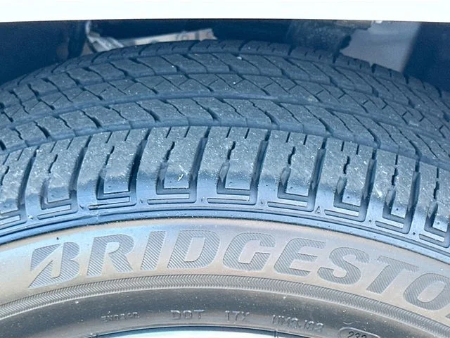 Certified Used 2025 White Jeep Overland image 34