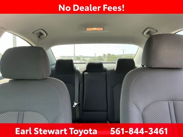 Used 2018 White Hyundai SE image 15