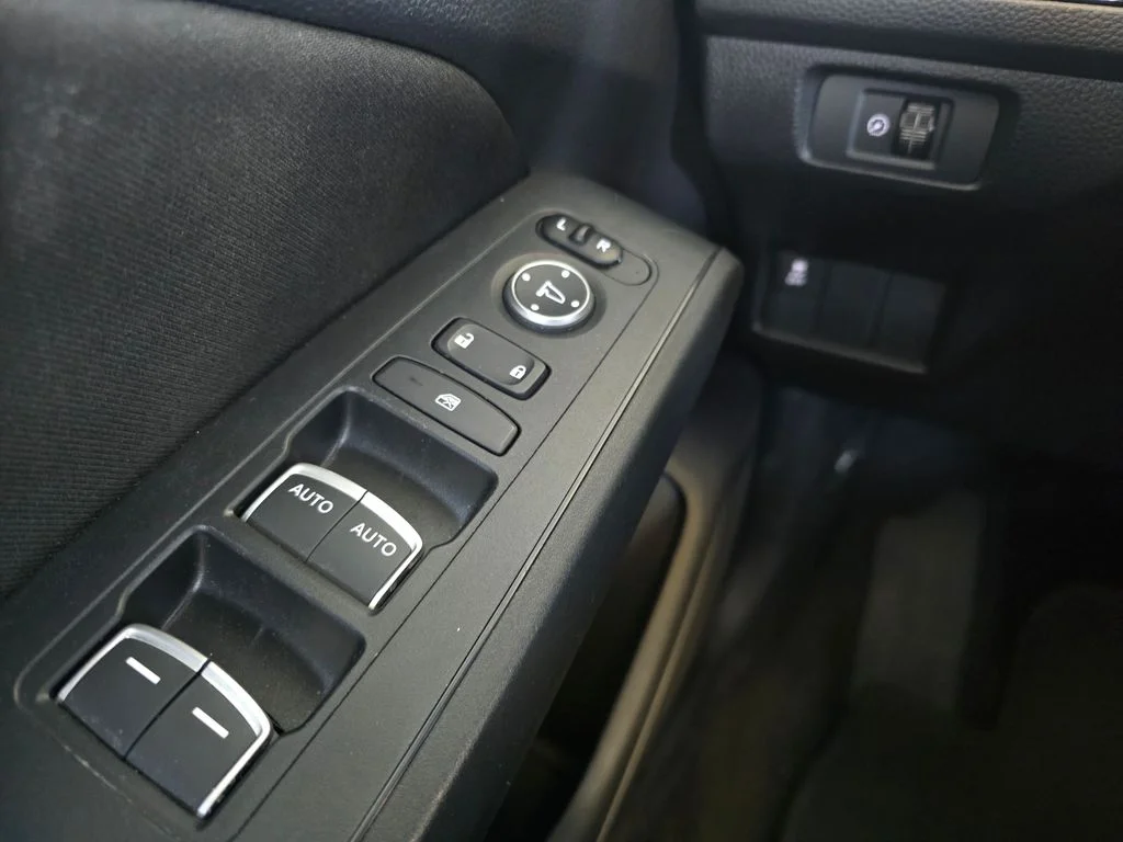 Used 2025  Honda LX image 16