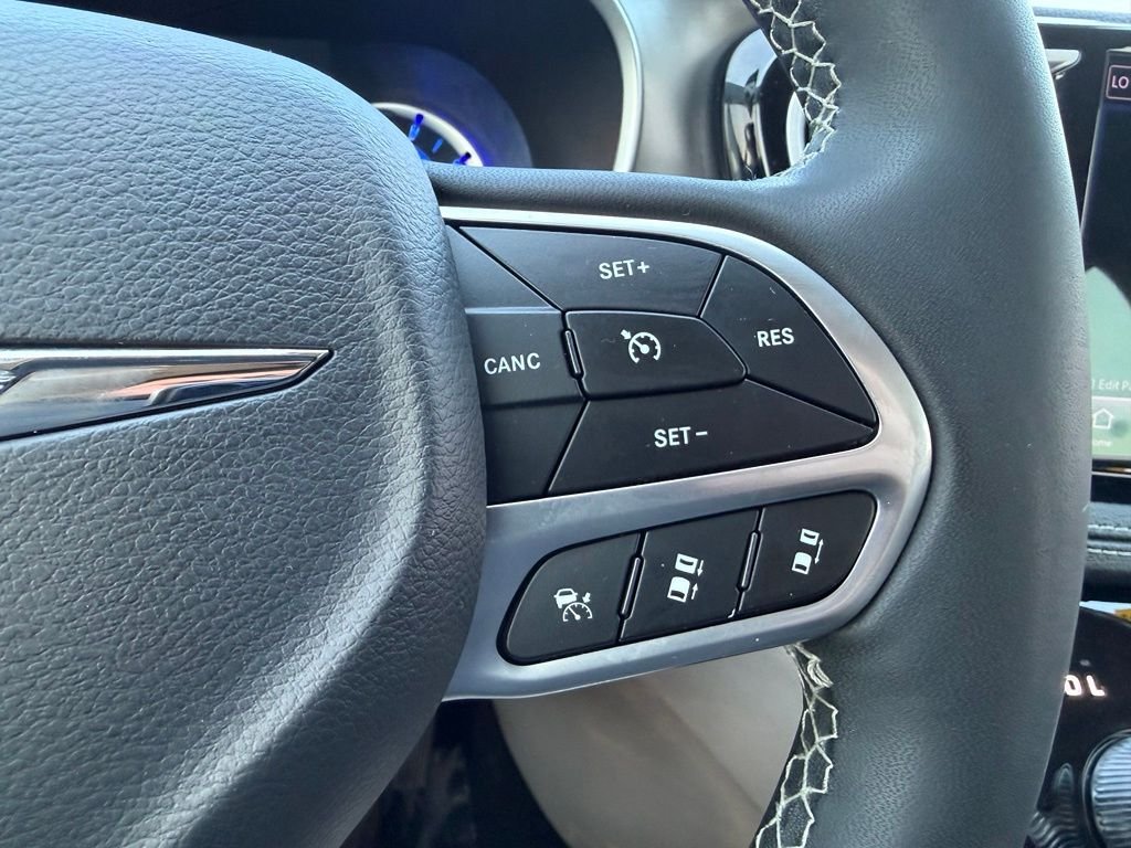 Used 2023 White Chrysler Touring L image 21