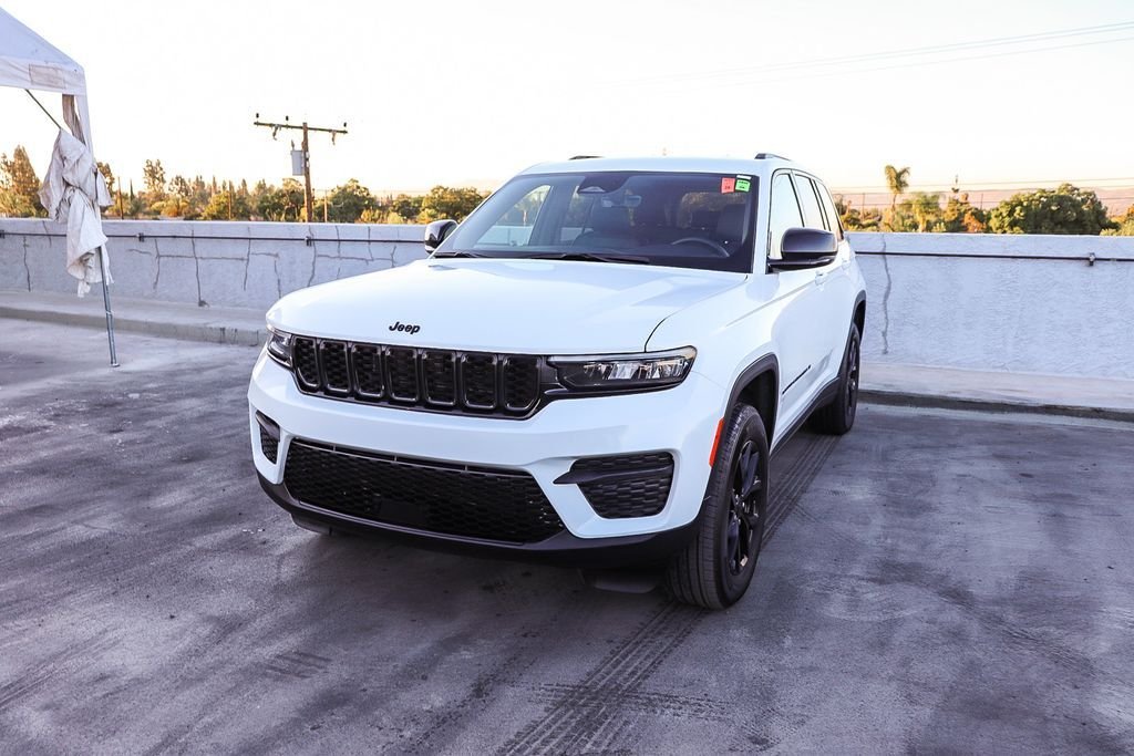 Used 2025 Bright White Clearcoat Jeep Altitude image 4