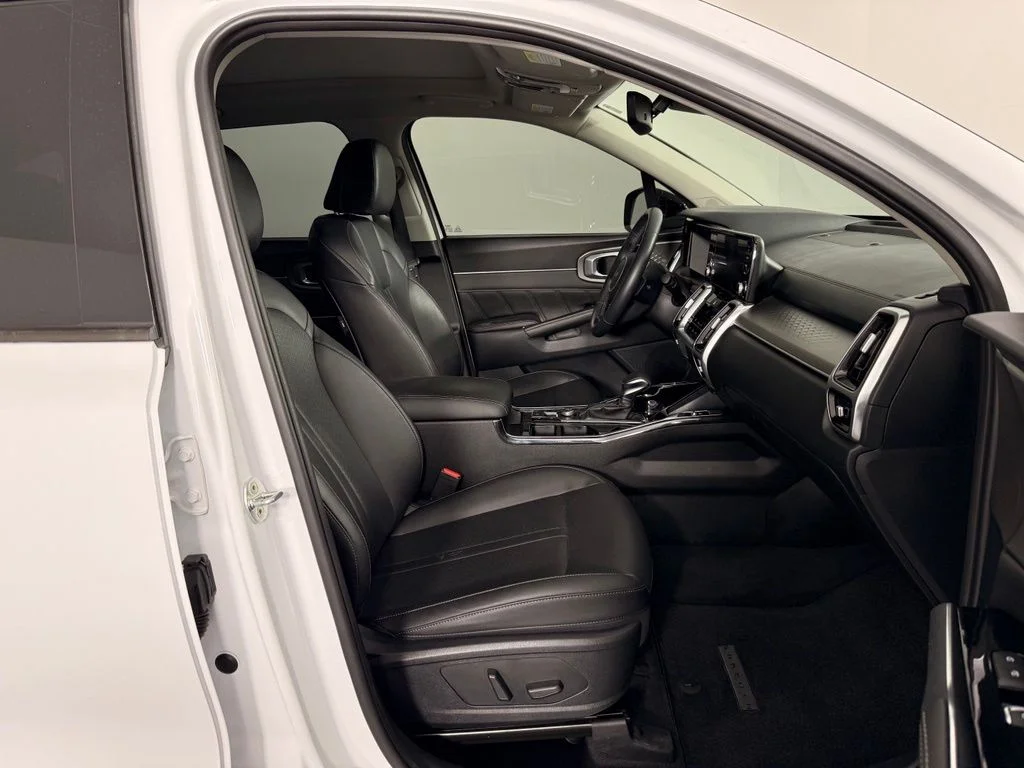 Used 2023 White Kia SX image 22