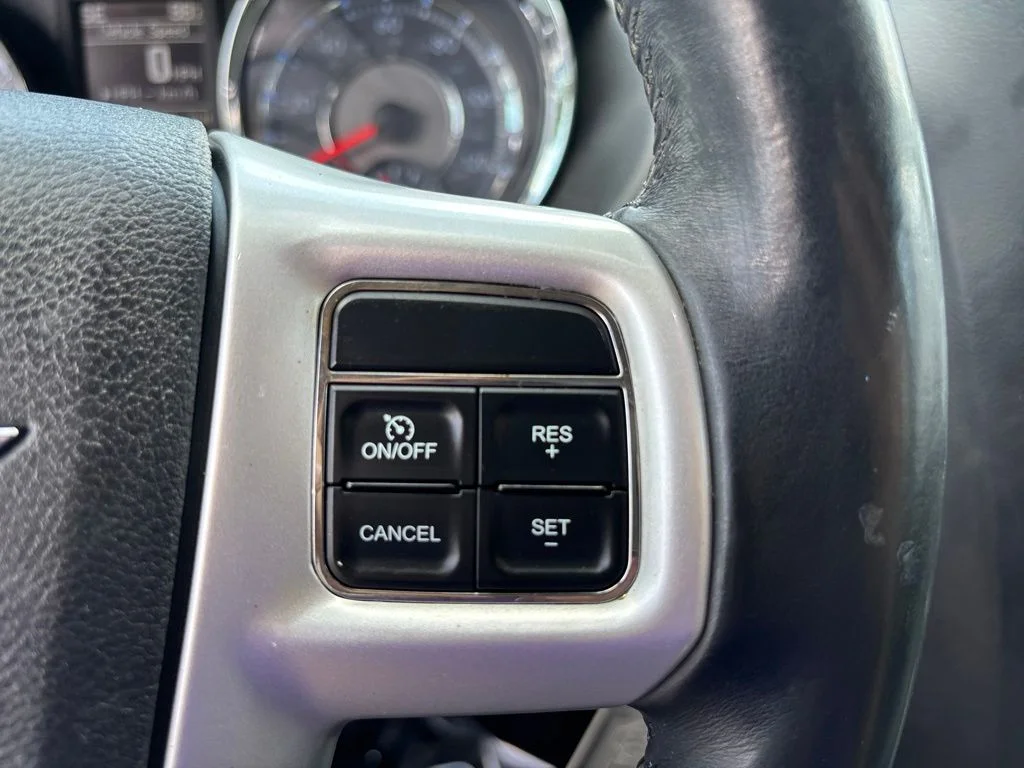 Used 2014 White Chrysler Touring image 19
