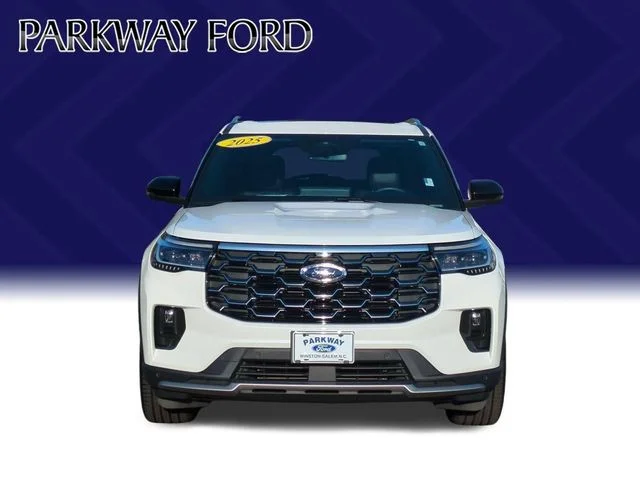 Used 2025 White Ford Platinum image 8