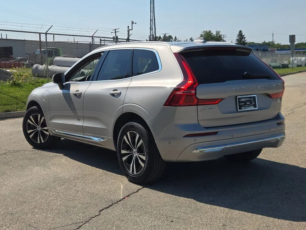 Used 2022 Gray Volvo T8 Inscription Expression image 15