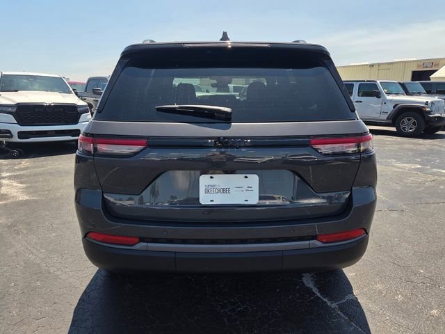 New 2026 Baltic Gray Metallic Clearcoat Jeep Laredo Altitude image 9