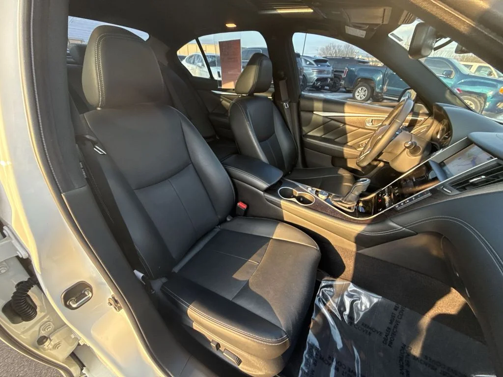 Used 2022 White INFINITI SENSORY image 24