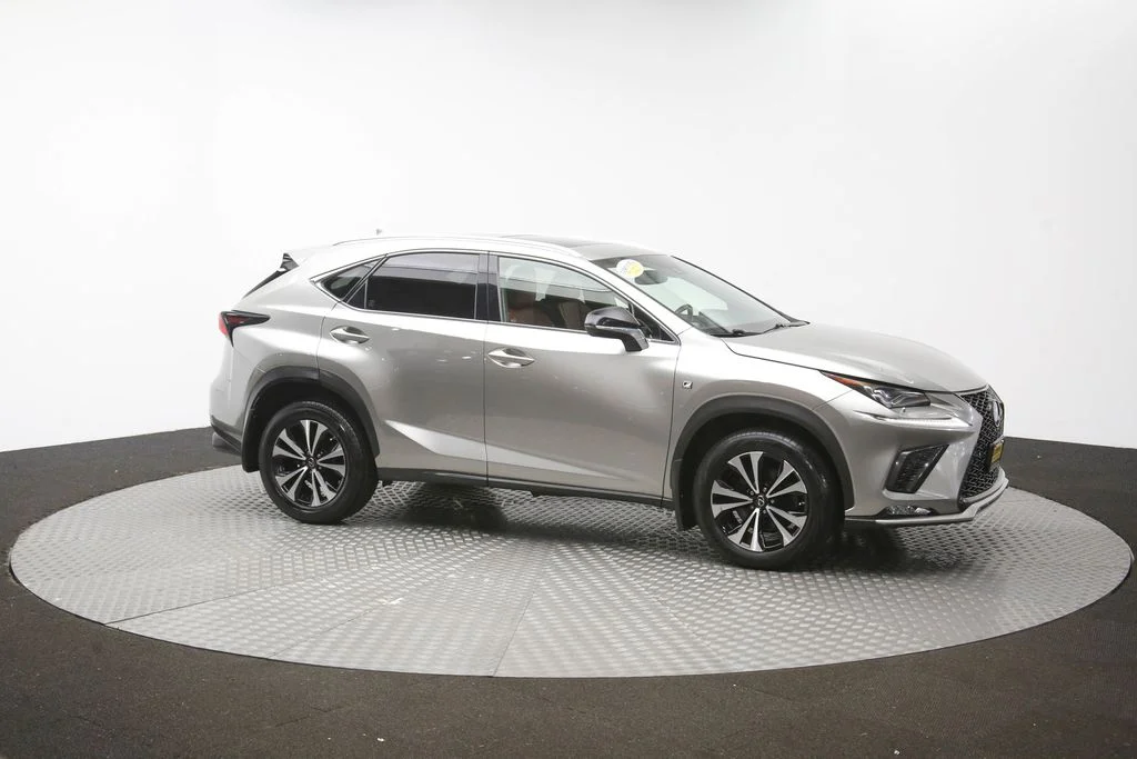 Used 2018  Lexus  image 43