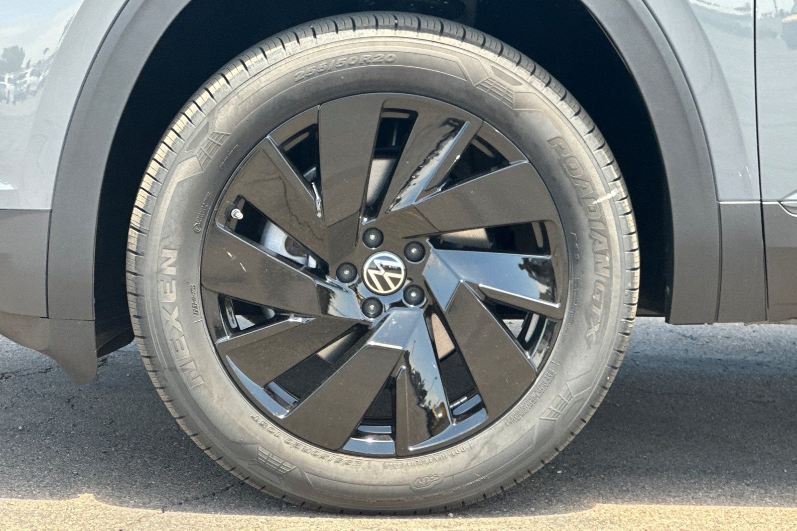 New 2026 Pure Gray Volkswagen 2.0T SE w/Technology image 25