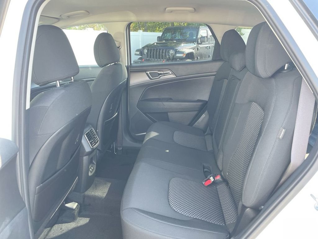 Used 2026 White Kia S image 48