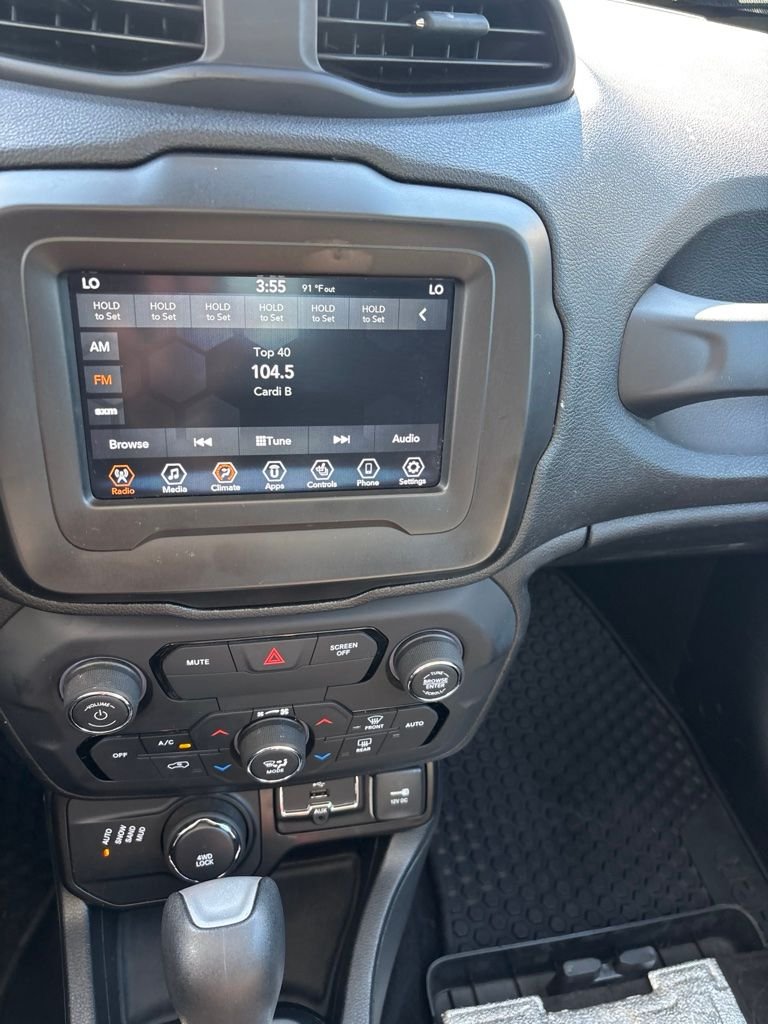 Used 2019 White Jeep Latitude image 16