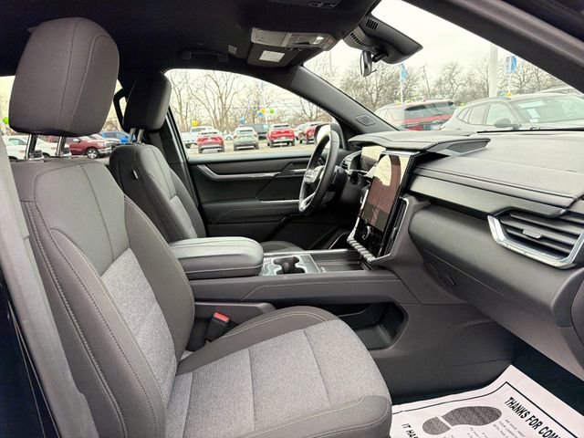 2025 GMC ACADIA - Image 26