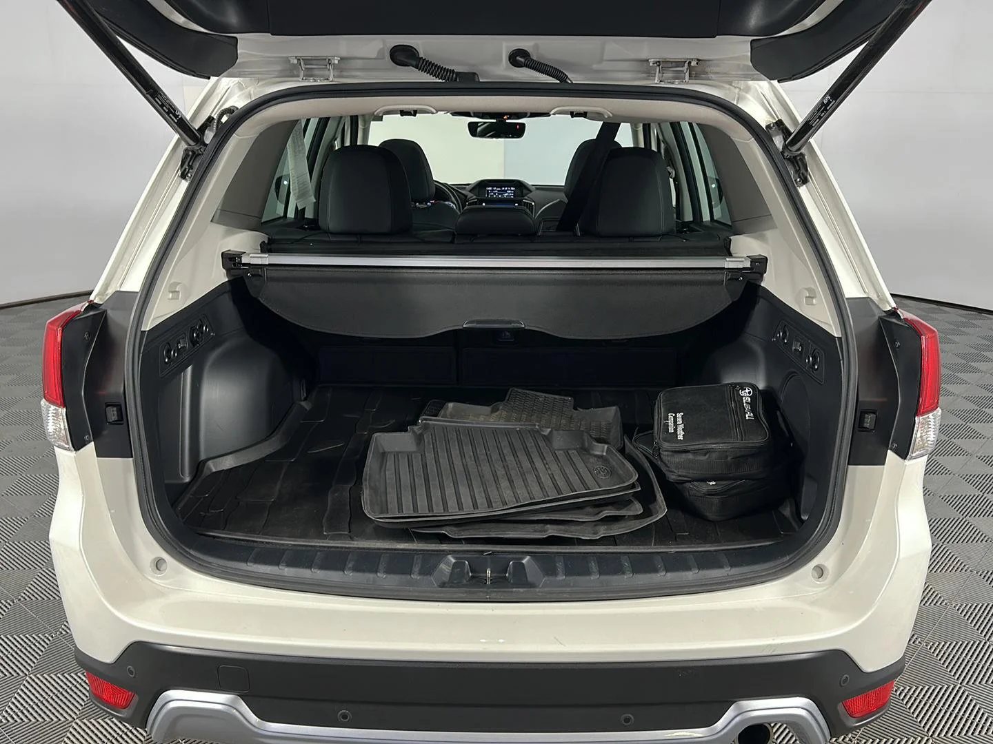 Used 2023 Crystal White Pearl Subaru Touring image 31