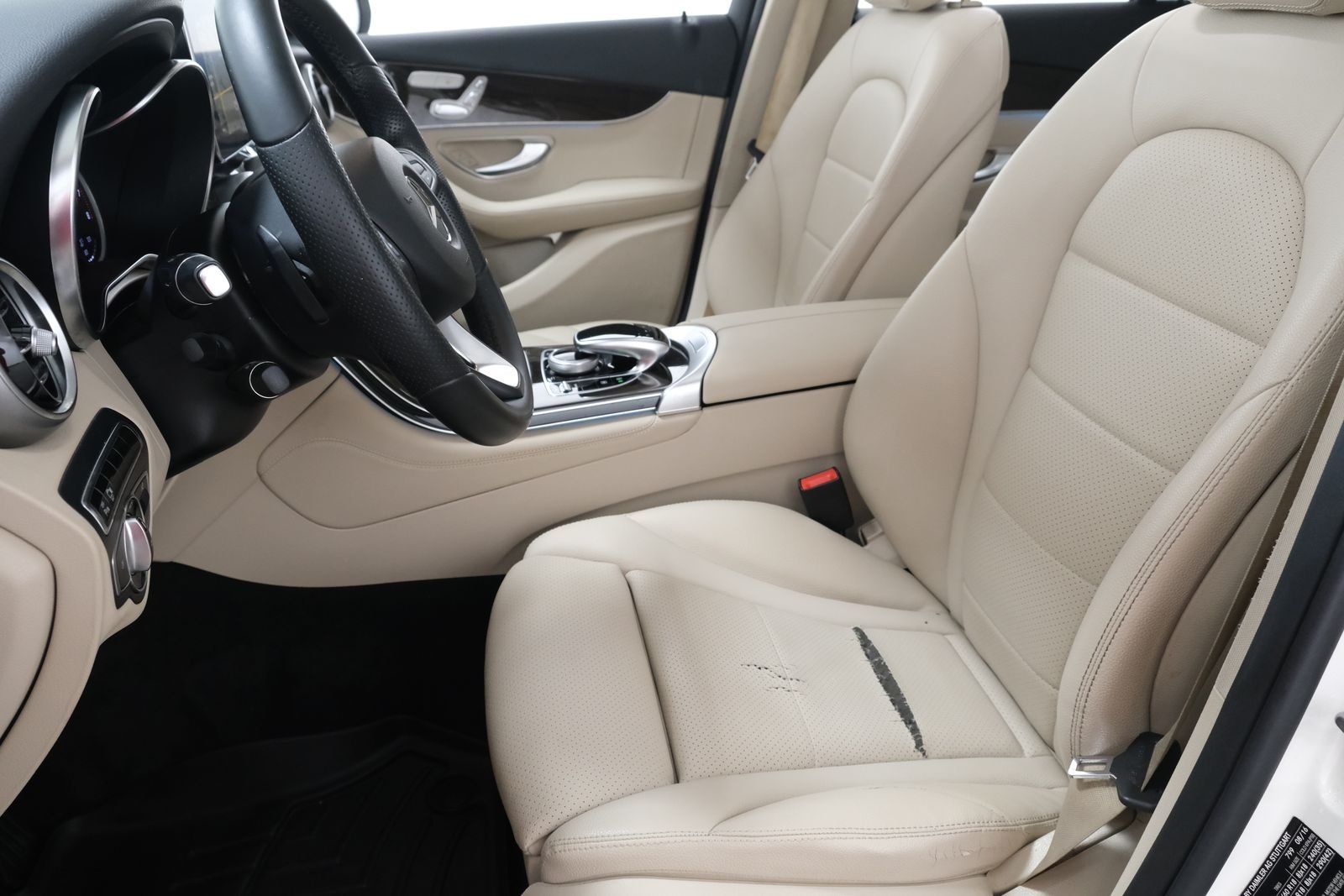 Used 2017 designo Diamond White Metallic Mercedes-Benz GLC 300 image 30