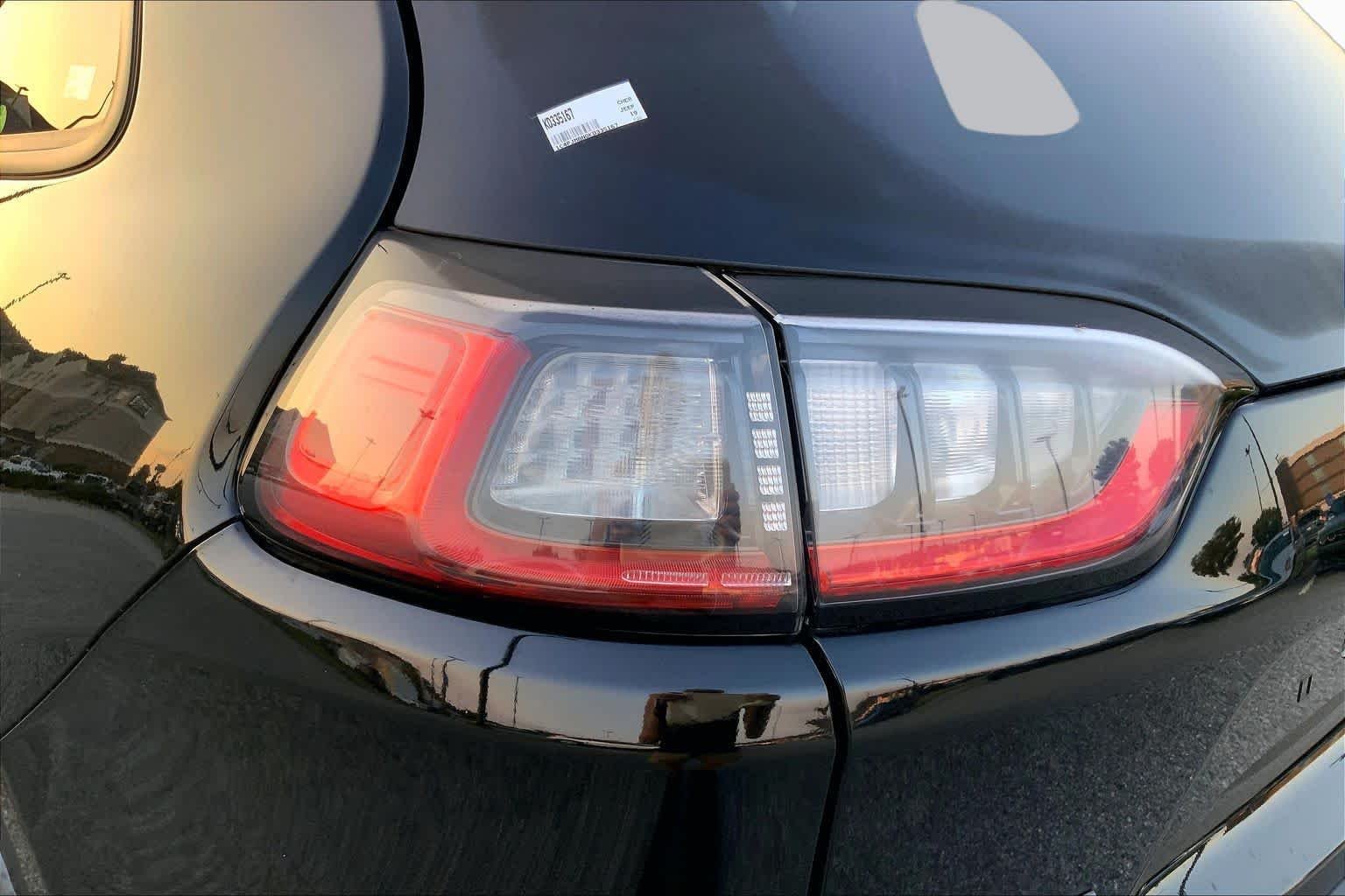 Used 2019 Diamond Black Crystal Pearlcoat Jeep Trailhawk image 26