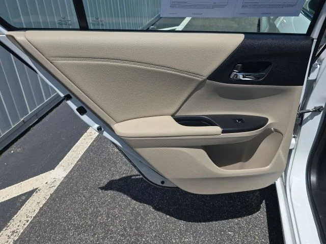 Used 2014 White Honda EX-L image 21