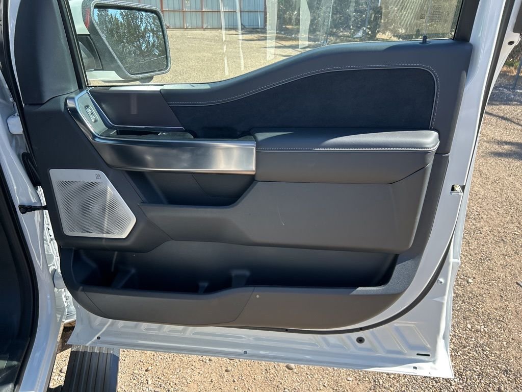 New 2026 Star White Metallic Tri-Coat Ford Platinum image 47