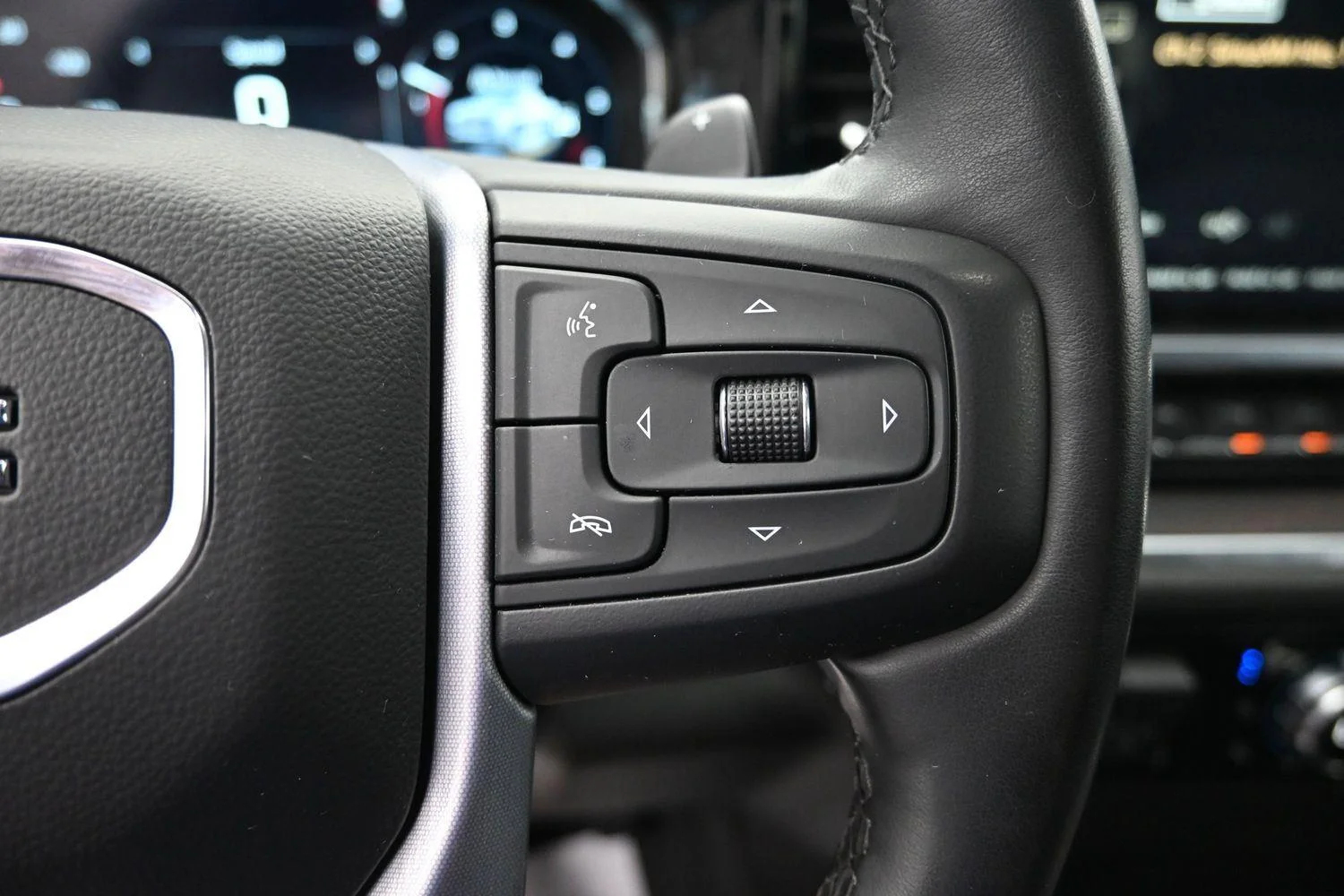 Used 2023 SILVER                    GMC  image 30
