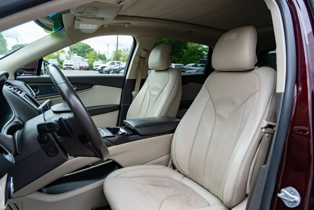 Used 2019 Red Lincoln Reserve image 20