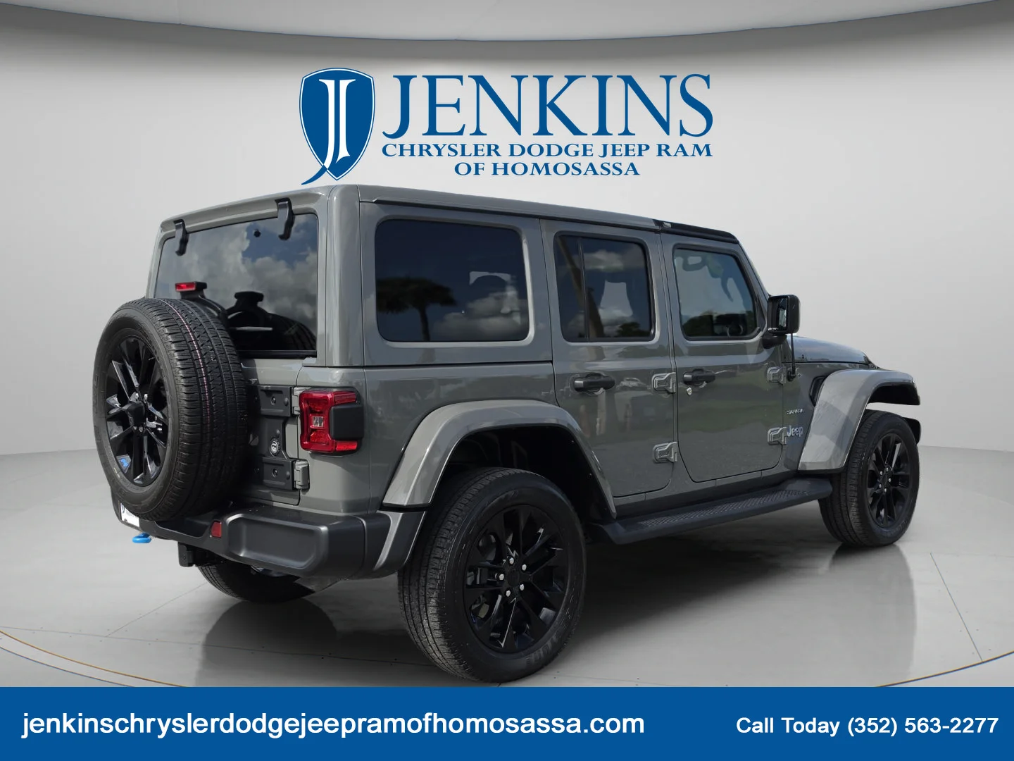 Used 2023 Sting-Gray Clearcoat Jeep Sahara image 5