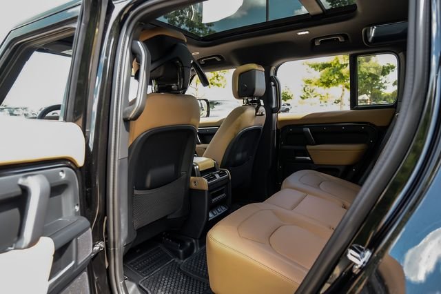 New 2026 Santorini Black Land Rover X-Dynamic SE image 52