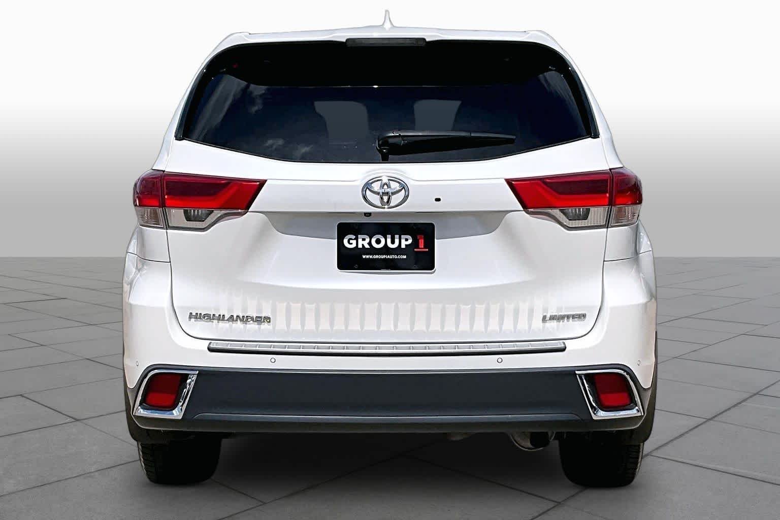 Used 2017 Blizzard Pearl Toyota Limited image 5