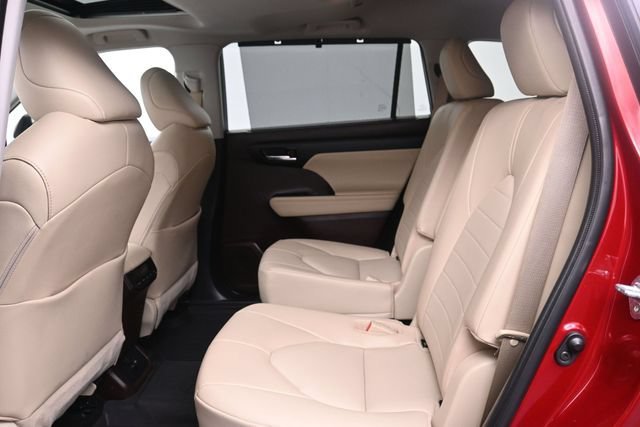 Used 2022 Ruby Flare Pearl Toyota XLE image 21