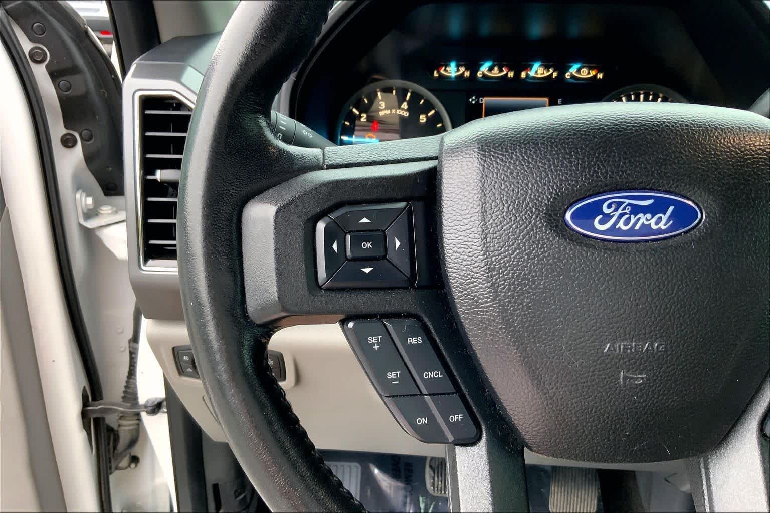 Used 2018 Oxford White Ford XLT image 21