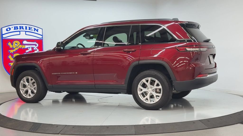 Used 2023 Velvet Jeep Limited image 7