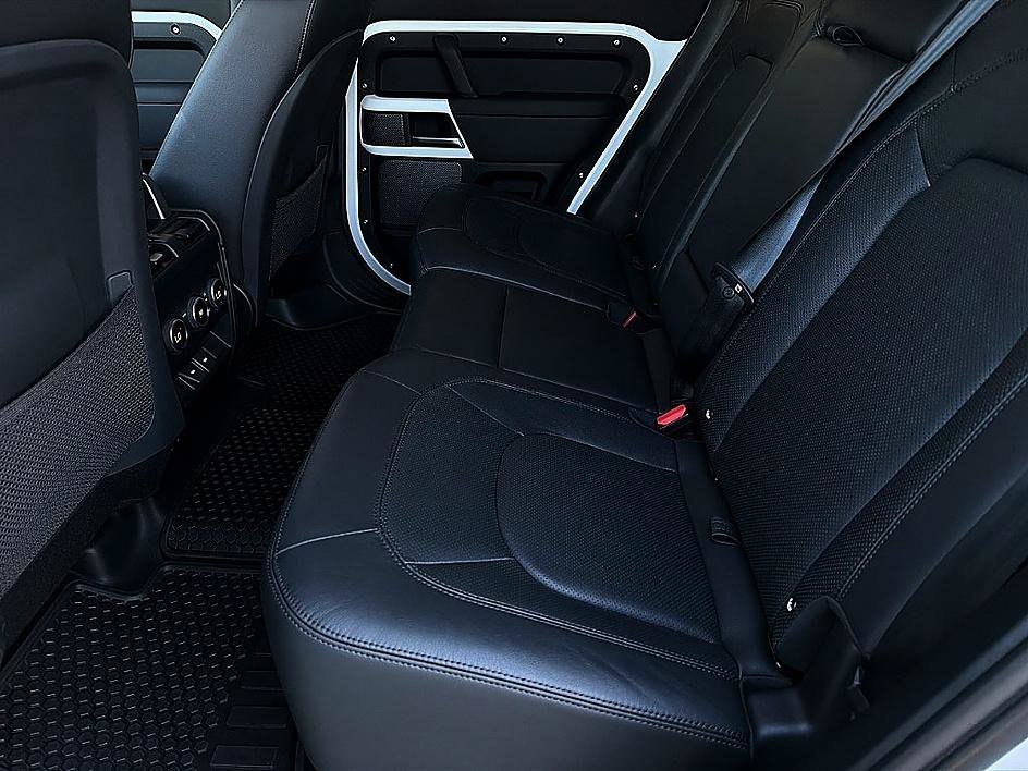 Used 2024 Fuji White Land Rover S image 9