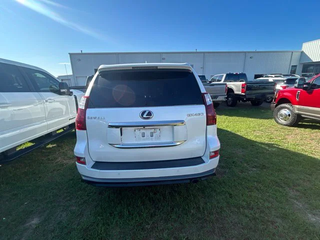 Used 2020  Lexus 460 image 4