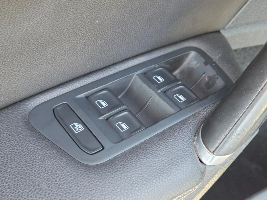 Used 2015 Gray Volkswagen TSI S 4-Door image 23