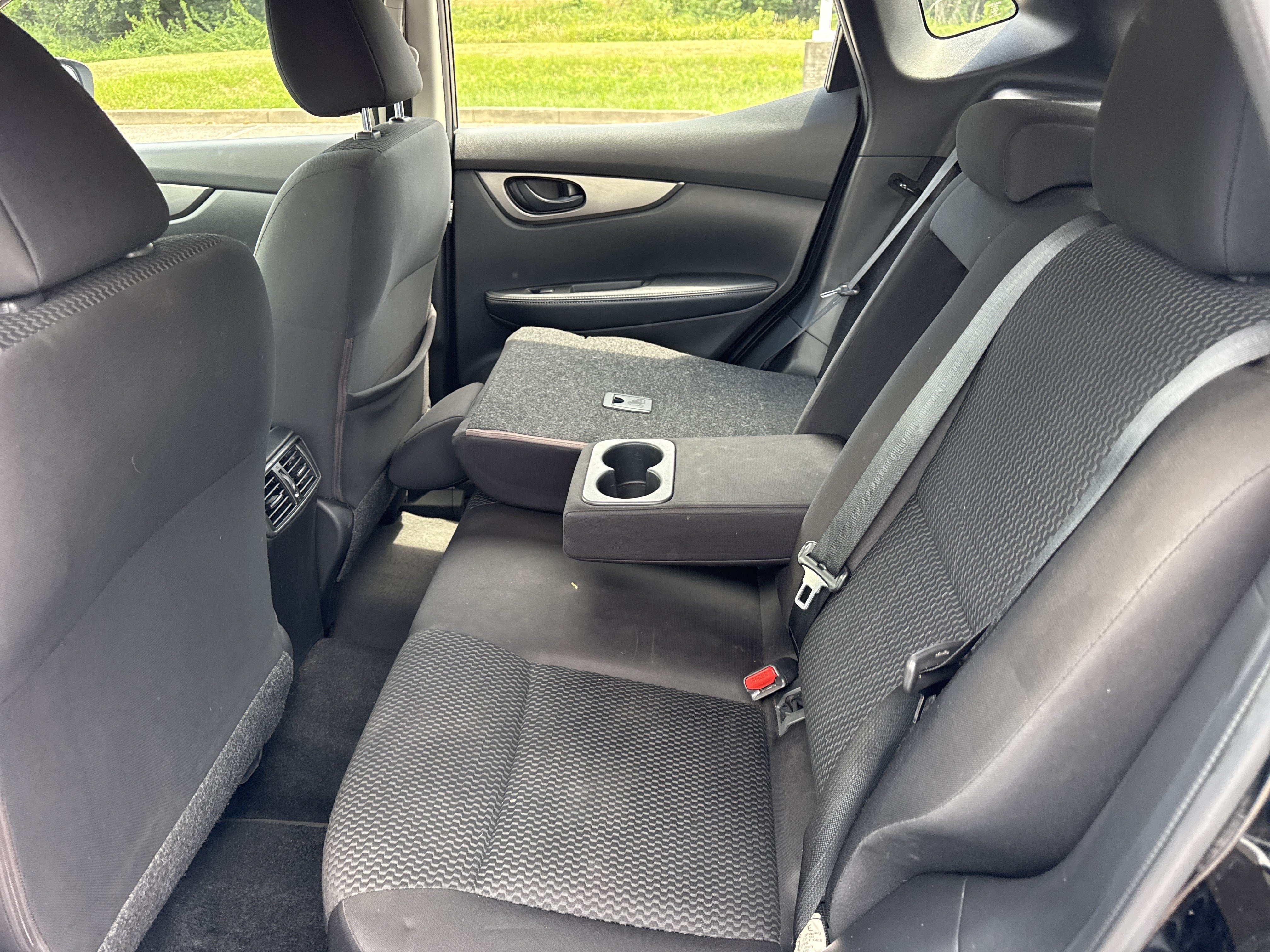 Used 2019 Magnetic Black Pearl Nissan S image 13