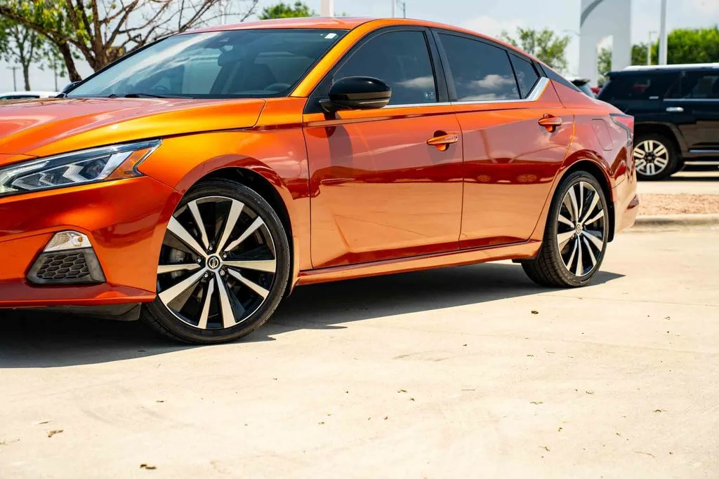Used 2022 Orange Nissan 2.0 SR image 2