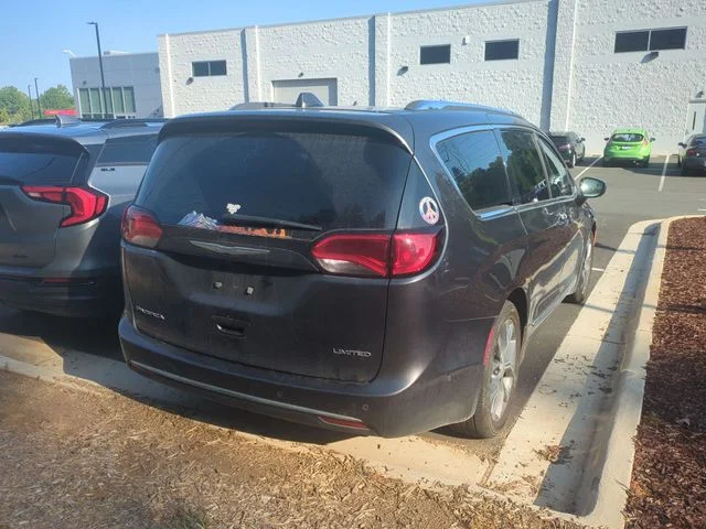 Used 2018 Gray Chrysler Limited image 10