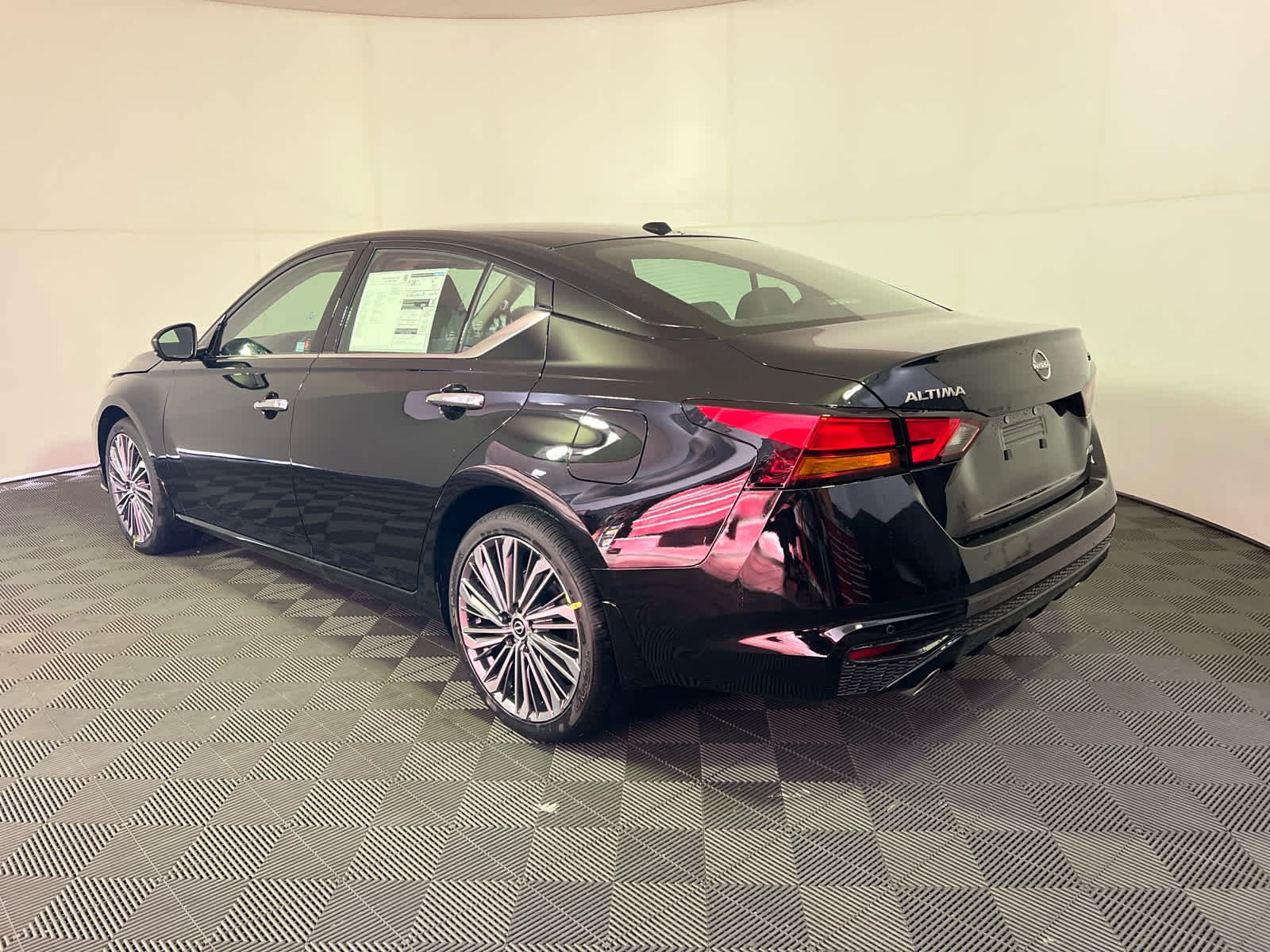 2025 Nissan Altima SL - Photo 5