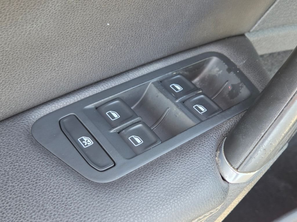 Used 2015 Gray Volkswagen TSI S 4-Door image 23