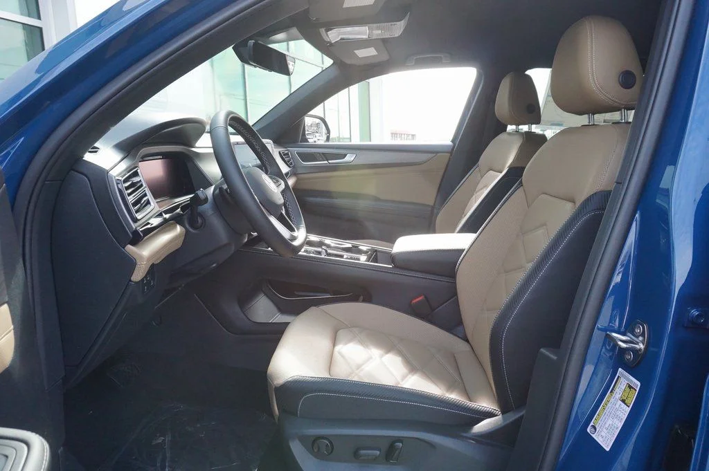 New 2026 Blue Volkswagen 2.0T SE w/Technology image 10