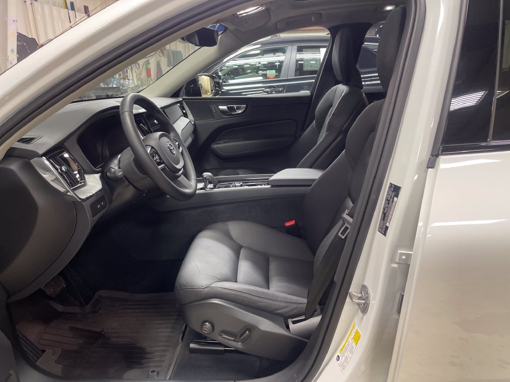 Used 2025 Crystal White Volvo T8 Plus image 14
