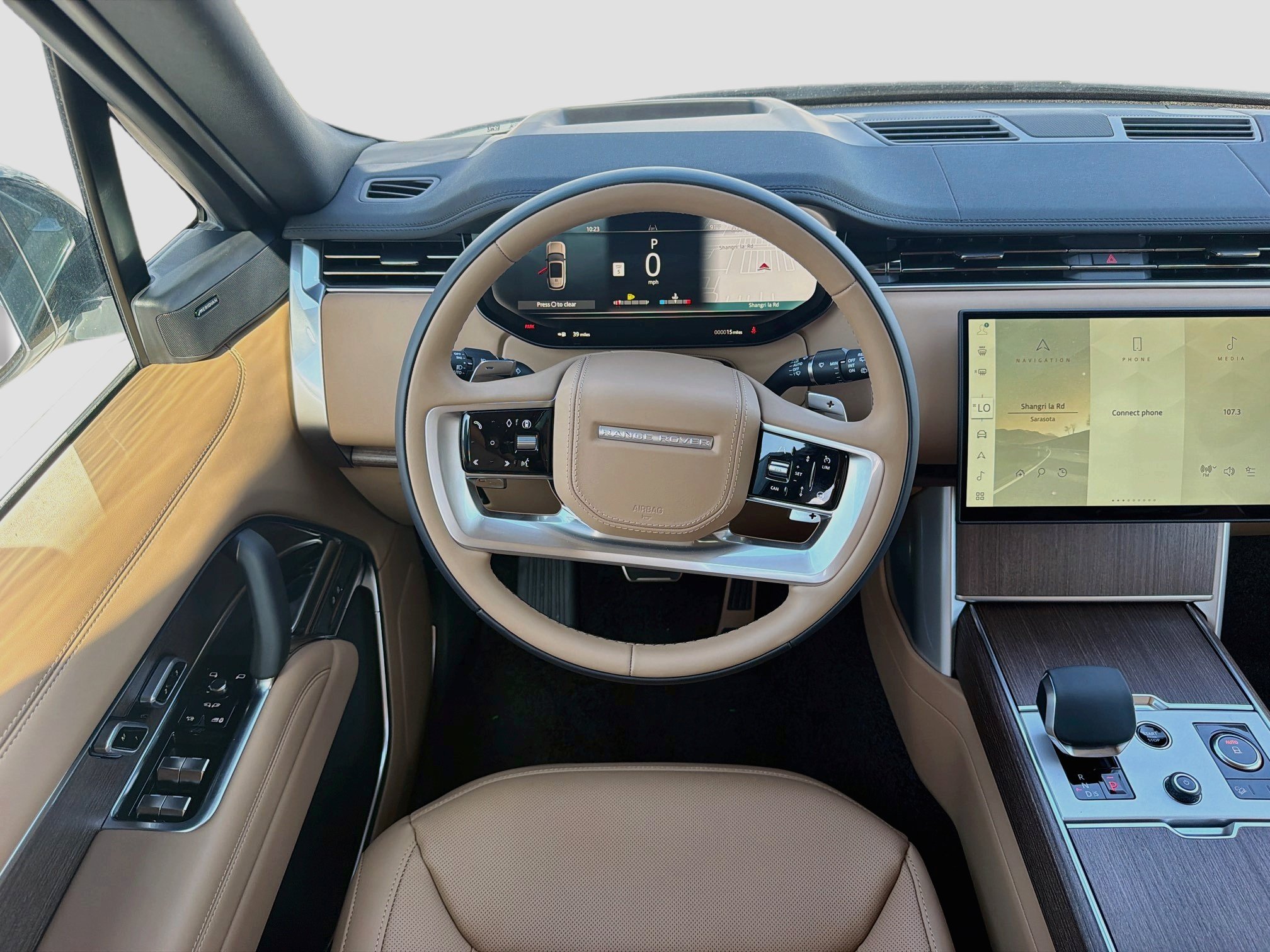 New 2027 Fuji White Land Rover SE image 17