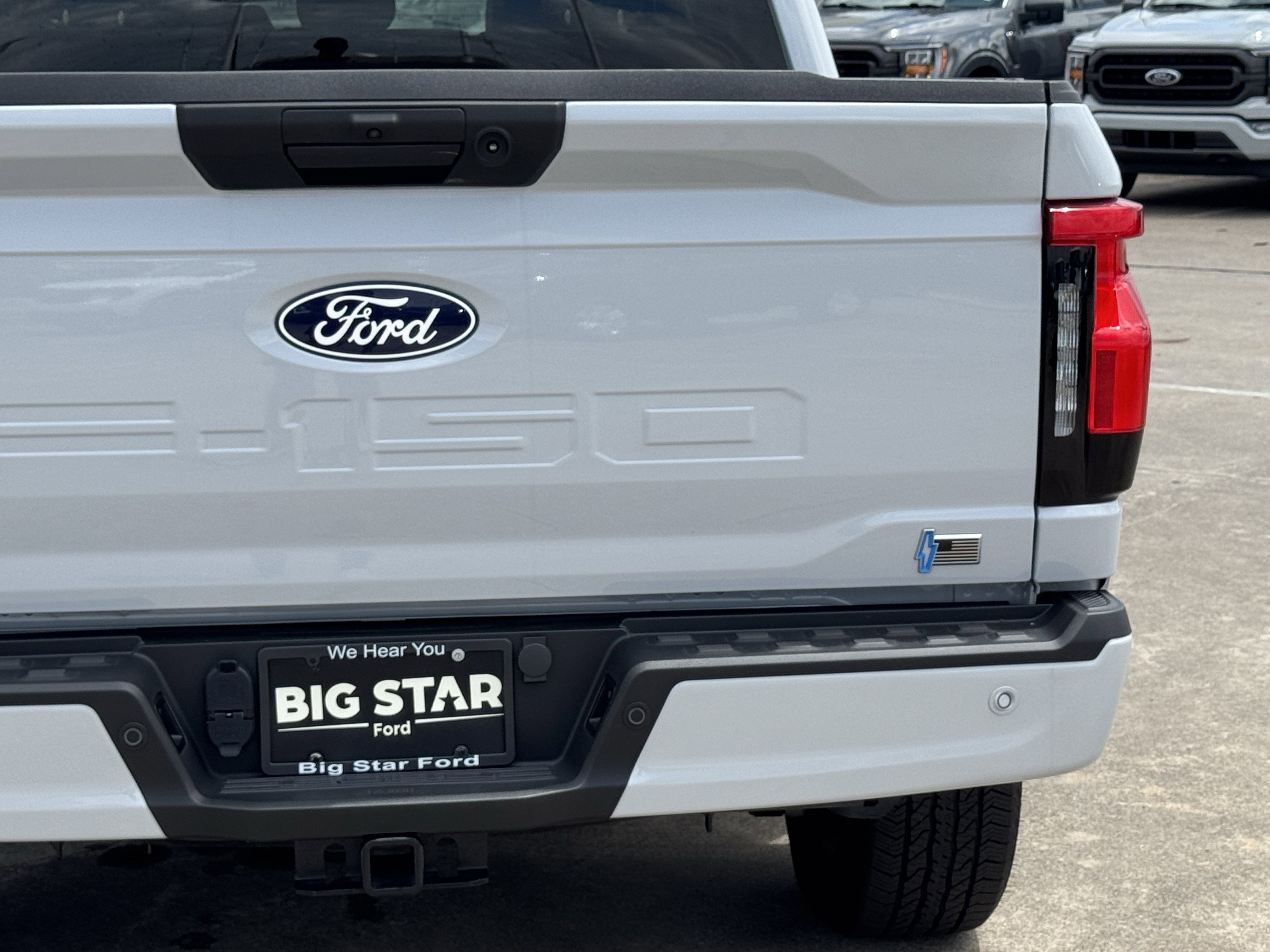 2025 Ford F-150 Lightning Flash - Photo 9