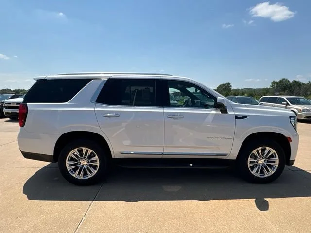 Used 2021 White Frost Tricoat GMC SLT image 2