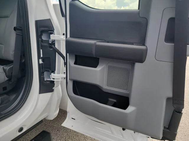 New 2026 Oxford White Ford XL image 13