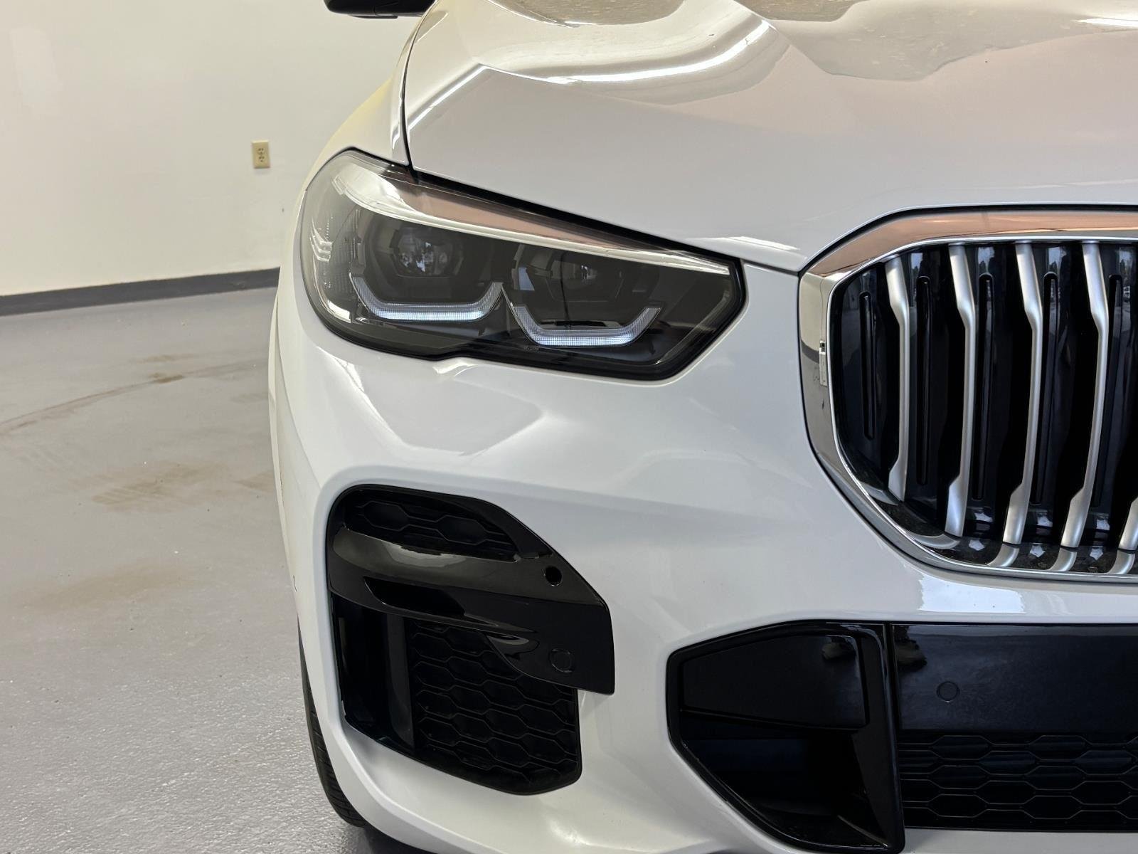 Used 2023 Alpine White BMW xDrive40i image 2