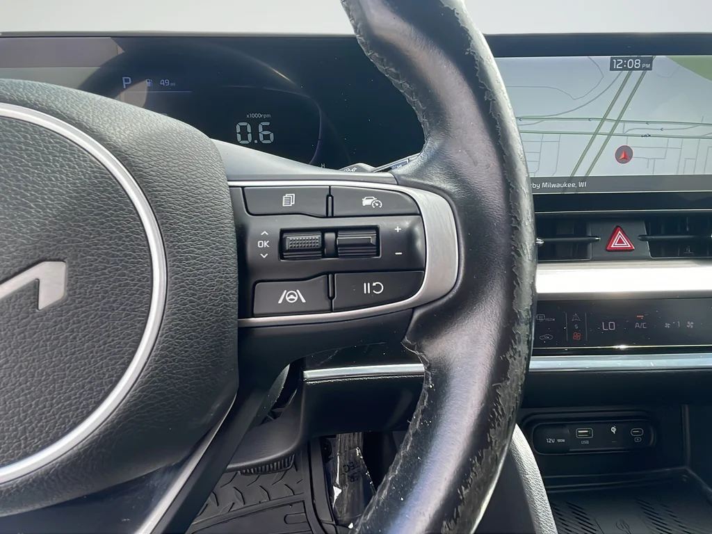 Used 2023 White Kia EX image 21
