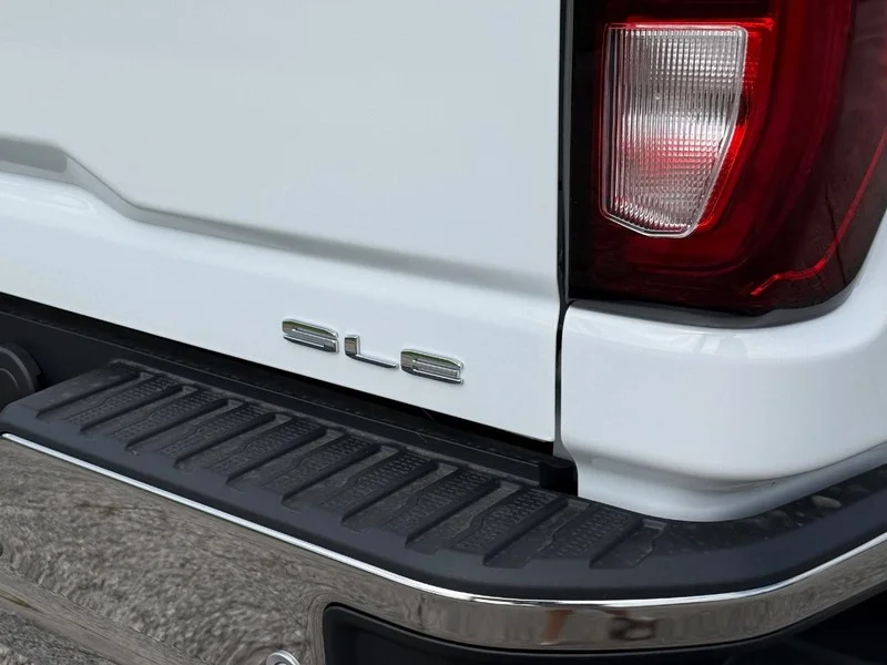 New 2026 Summit White GMC SLE image 5